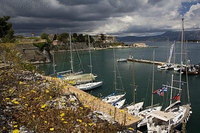 Вид из крепости на яхтенную марину. Автор: Наталия Панкова